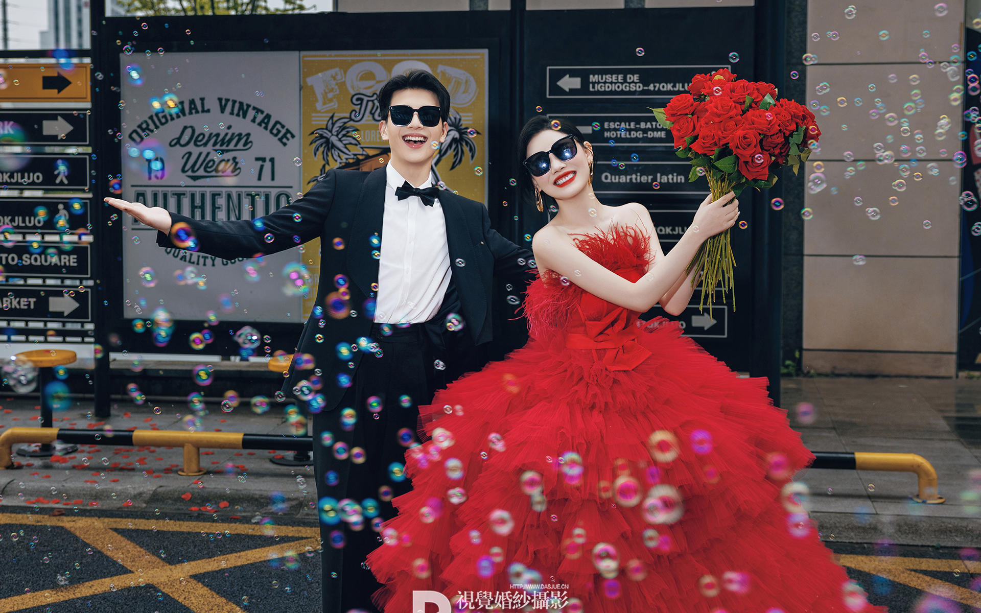 ????紅與黑の浪漫碰撞！街拍婚紗照，甜酷風(fēng)拉滿