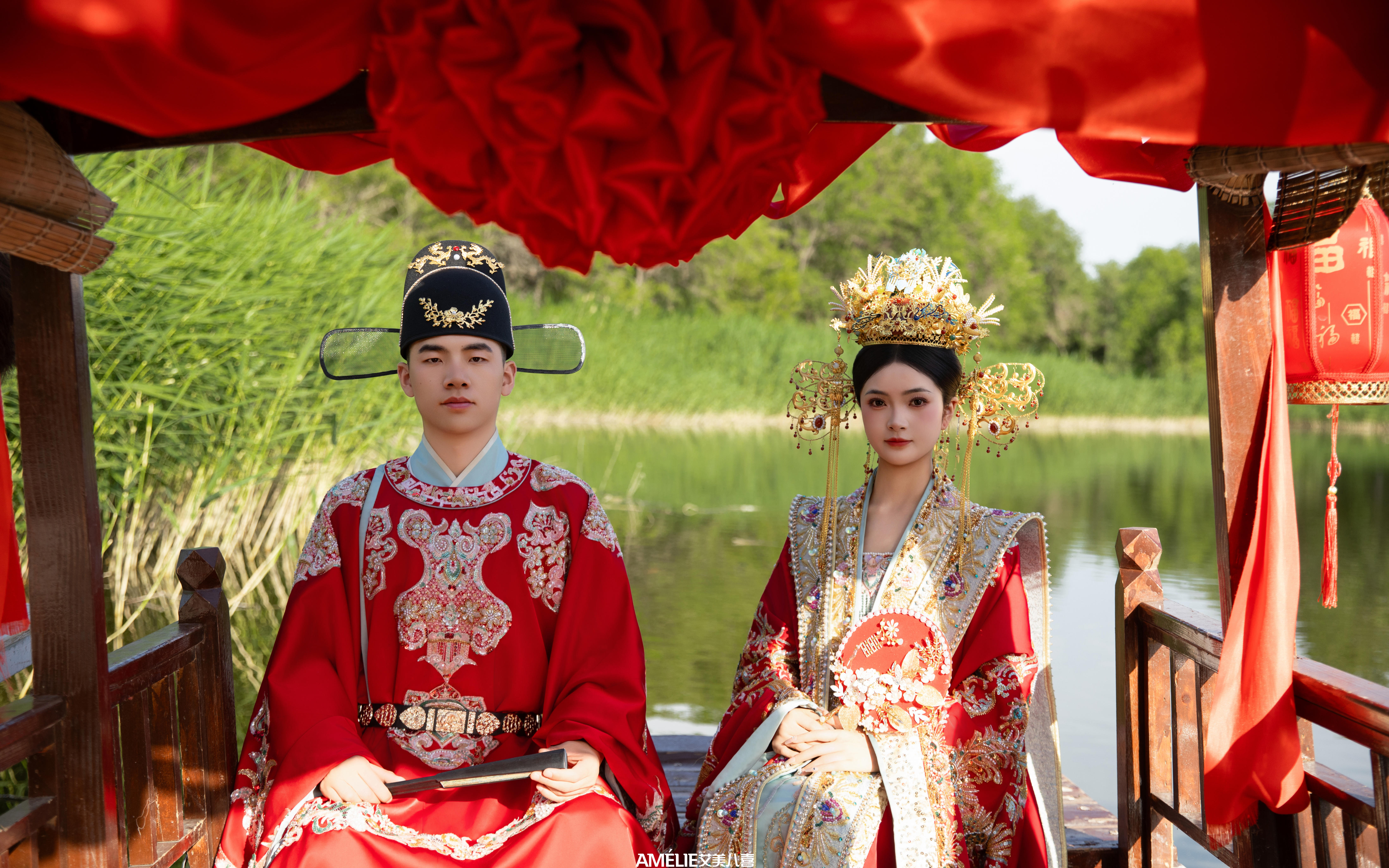 古船鎏紅！漢服浸過(guò)湖心誓章?