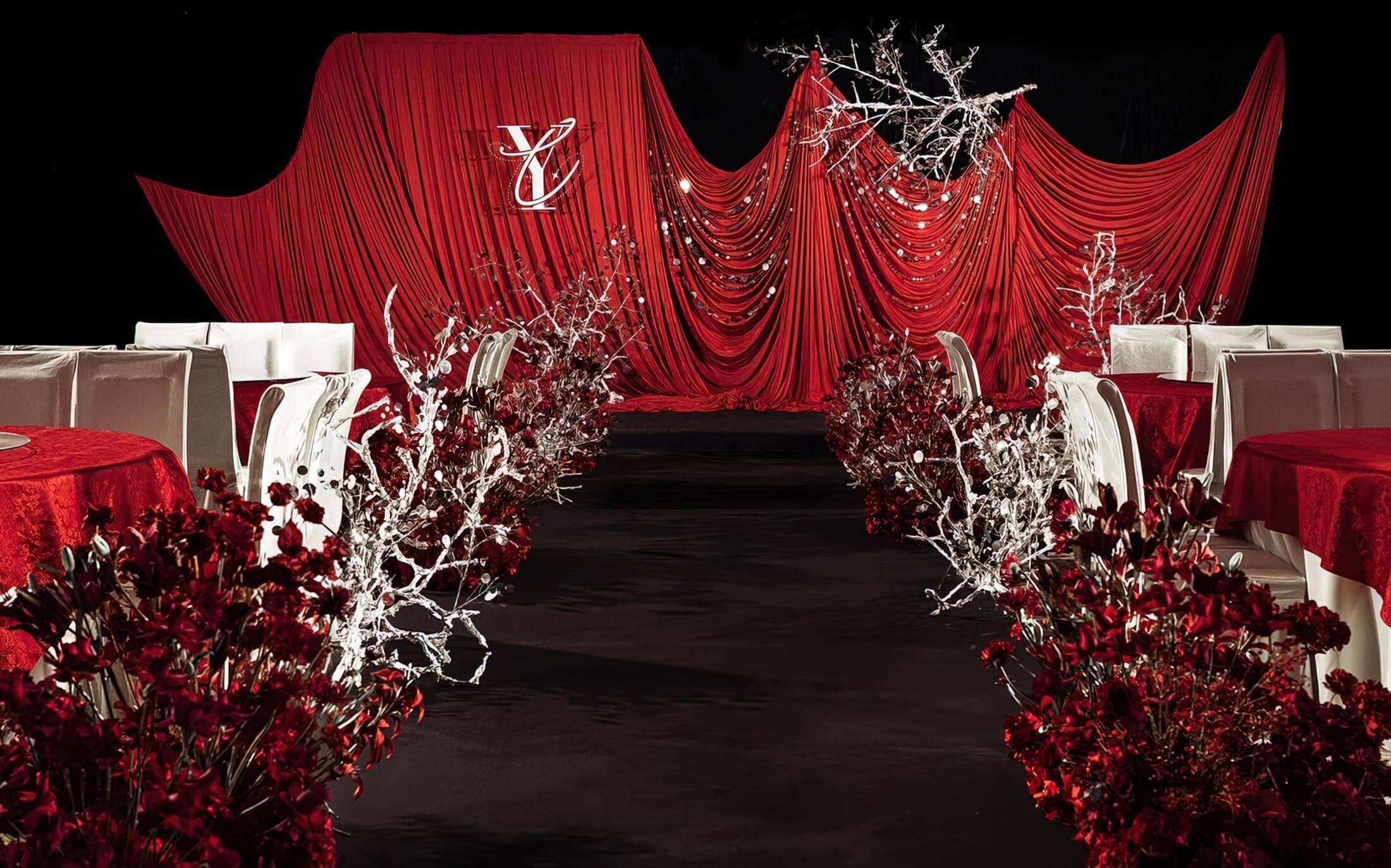 婚禮派·π絲絨布幔和光束輝映將高級(jí)感拉滿