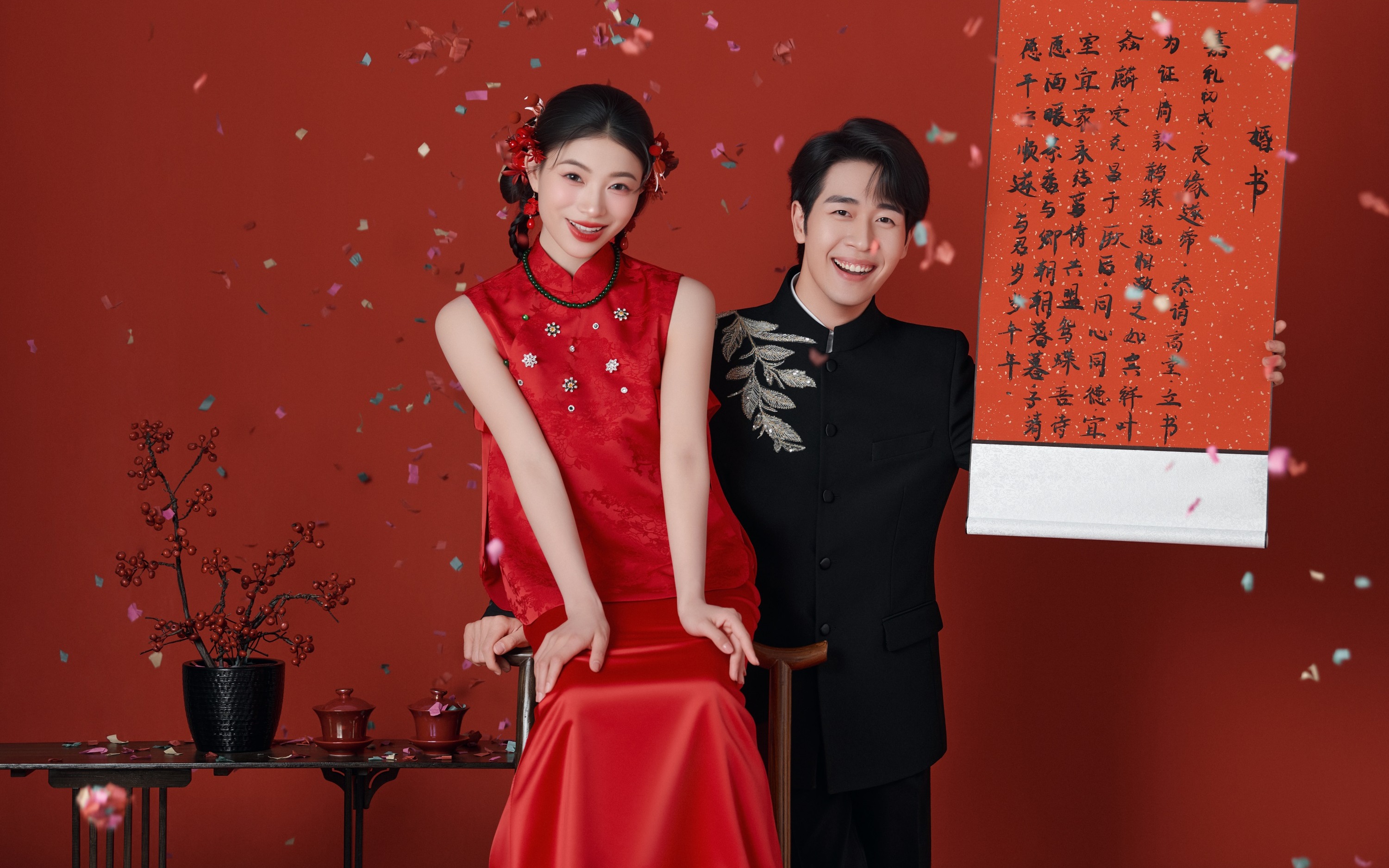 中式浪漫，是和你站在满是红色的喜意里。