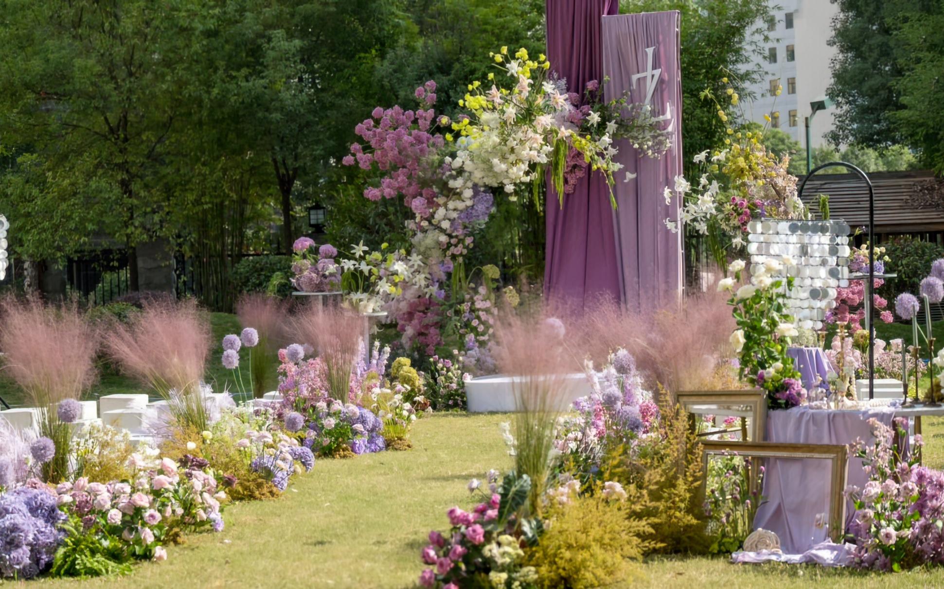 風(fēng)遇花，我遇你 | 紫系治愈感草坪婚禮??