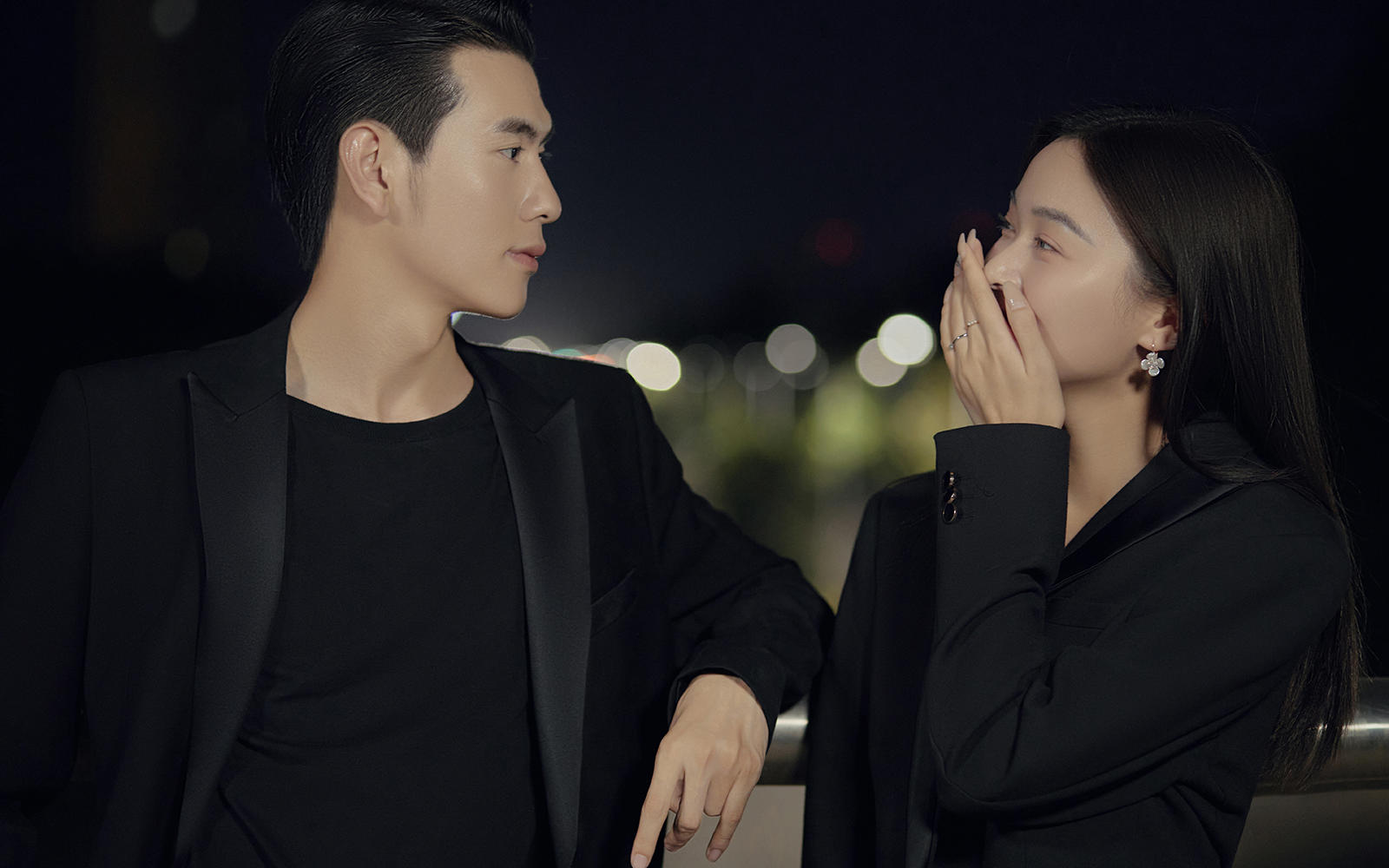 夜色温柔，婚纱如月光般轻盈