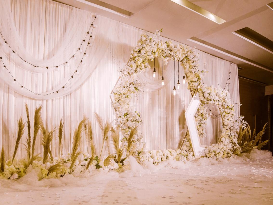 小预算的香槟色简约婚礼！全款送四大金刚