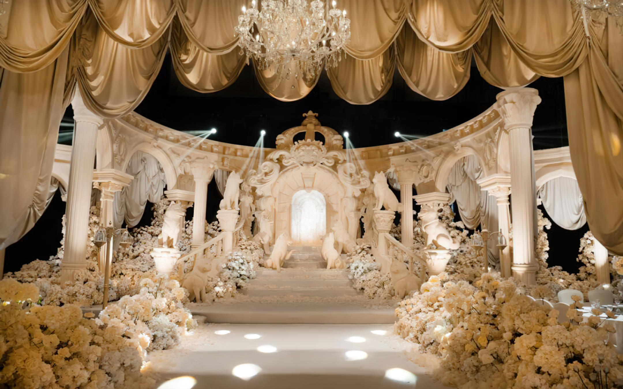 金辉铺展，绘就璀璨图景