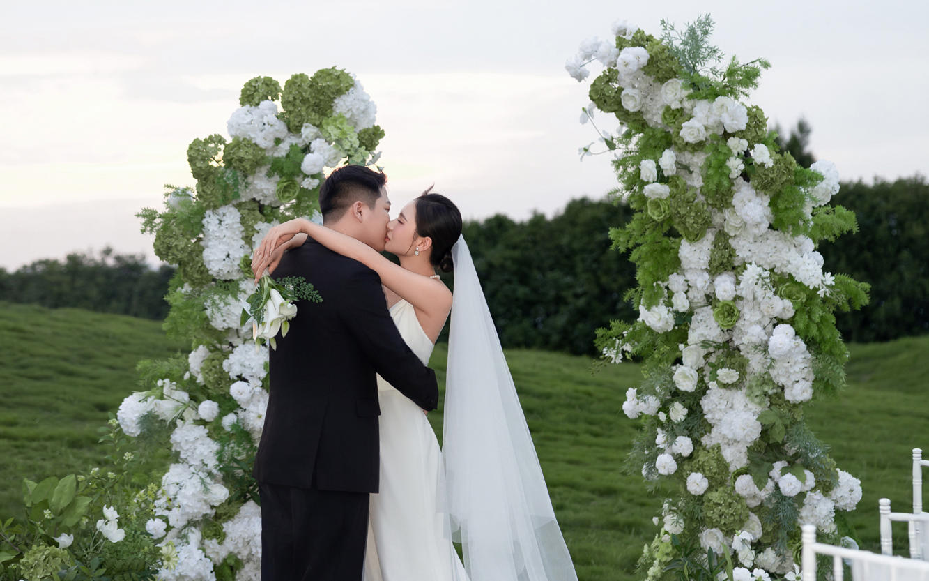 浪漫草坪婚礼🌿 定格专属幸福甜蜜瞬间🥰