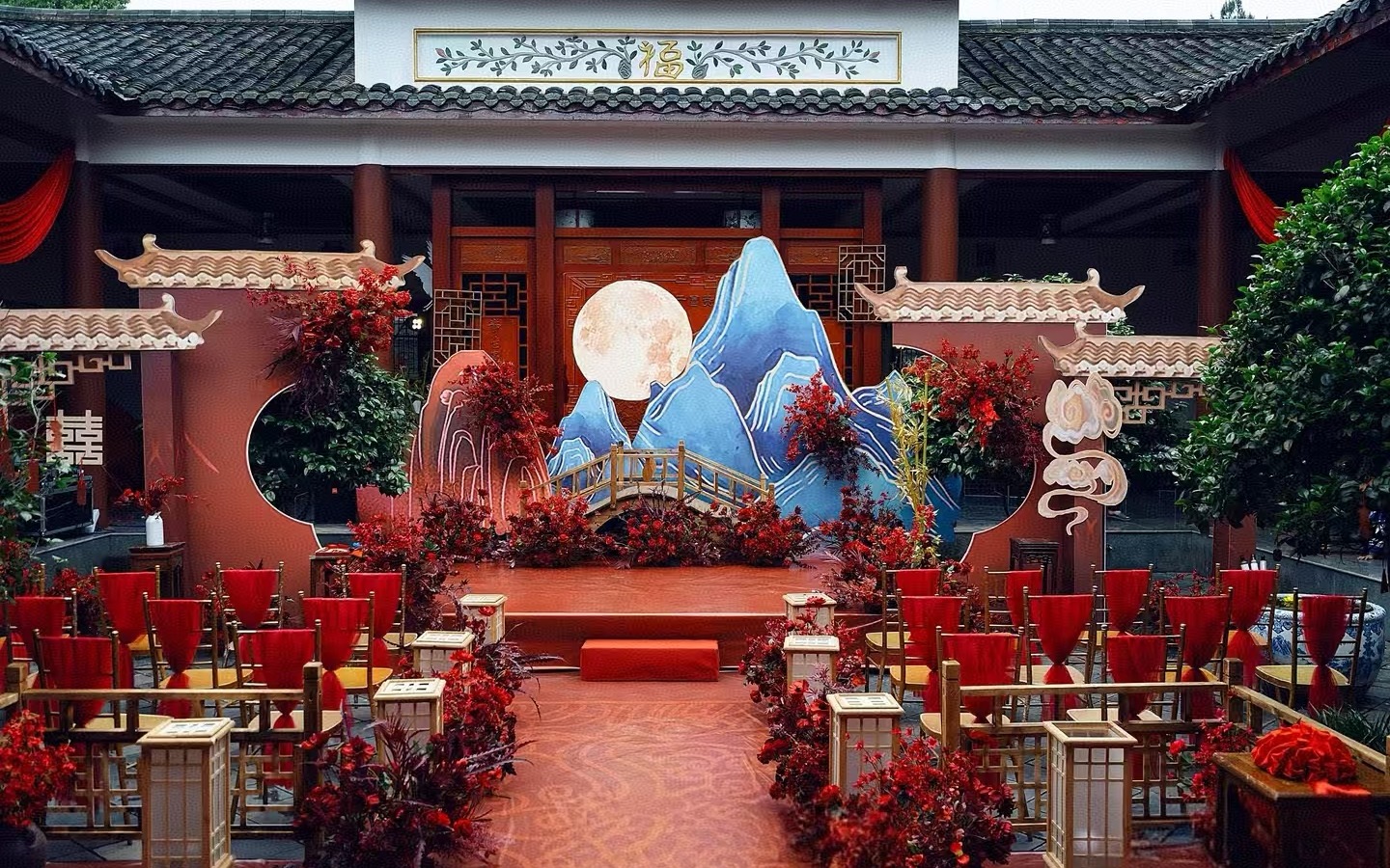 古院檐下绘青山，一轮圆月贺新婚