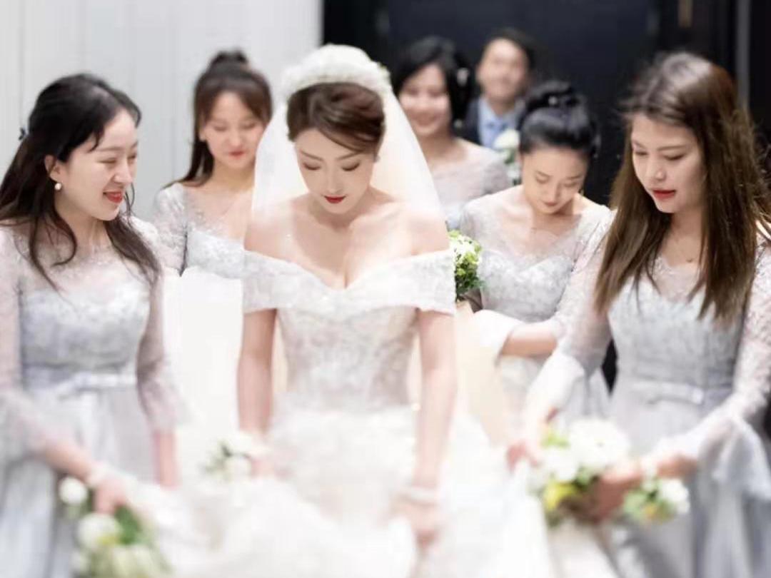 VIP化妆老师全程跟妆+三套造型私人定制