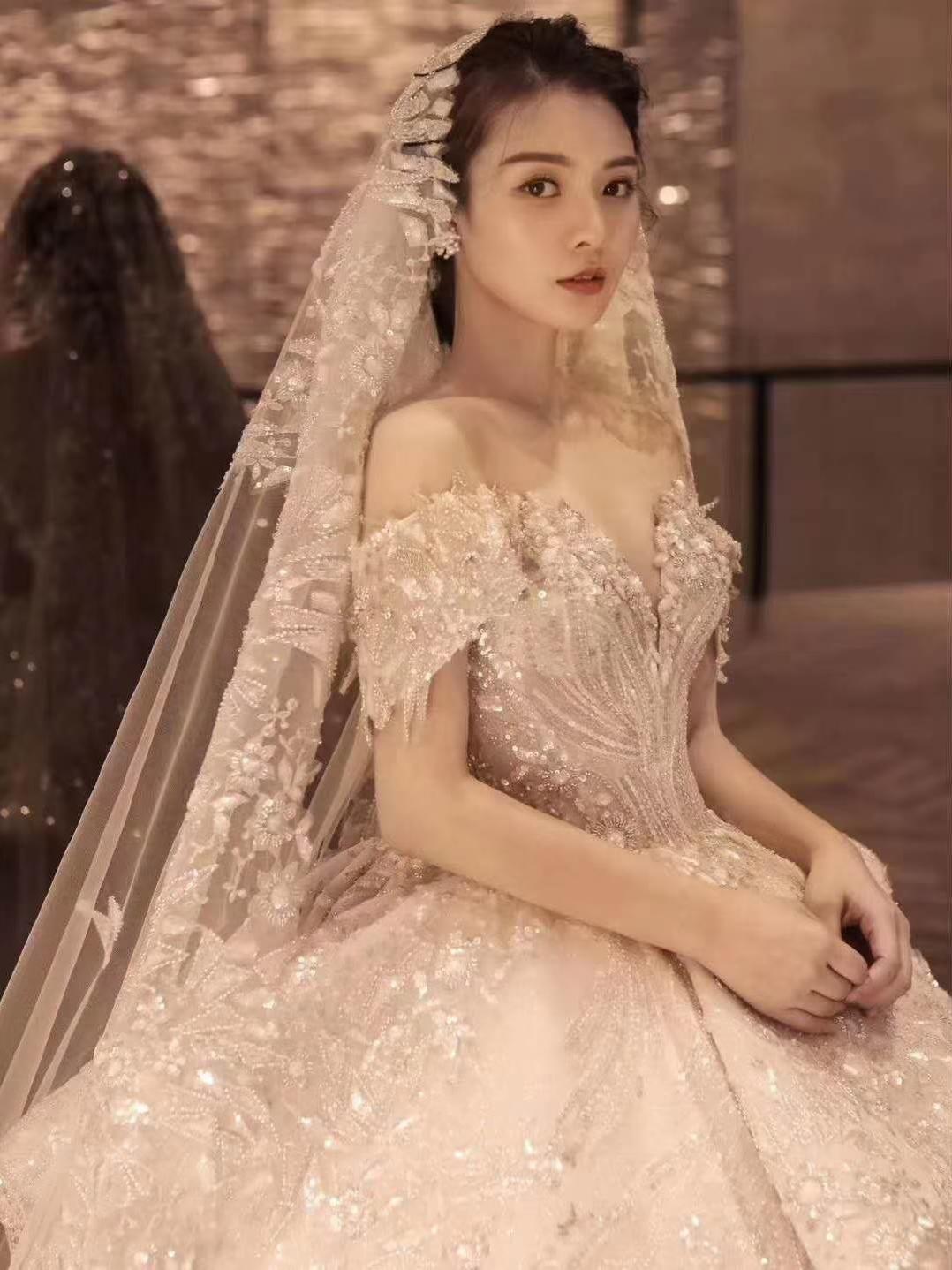 道喜-（送跟妝）高級(jí)品牌婚紗租賃套餐