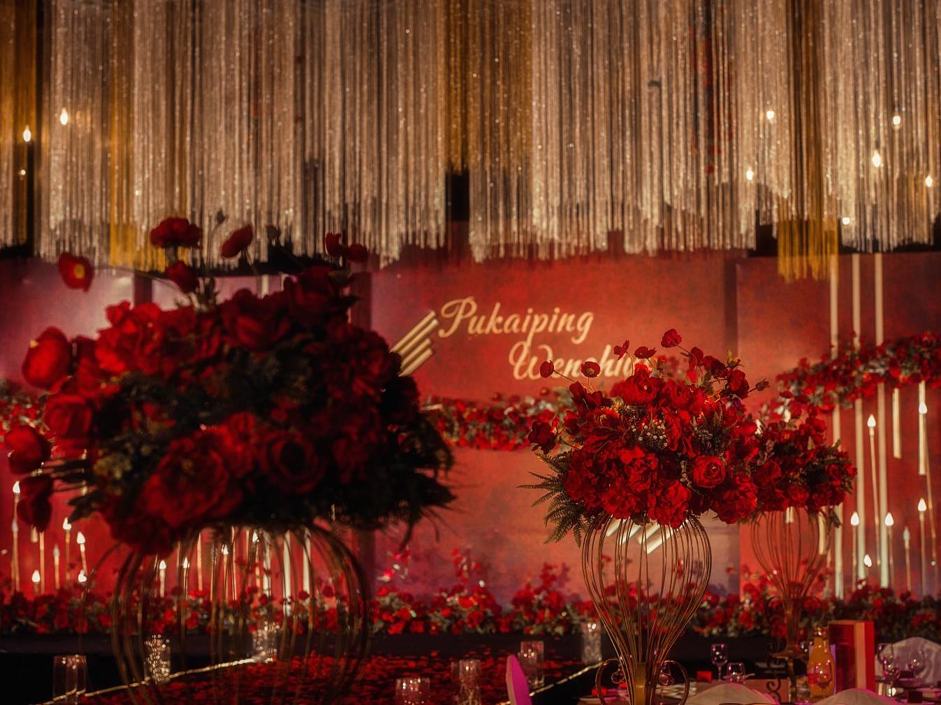 神秘的感觉，热情却不张扬—红 黑  金经典搭配