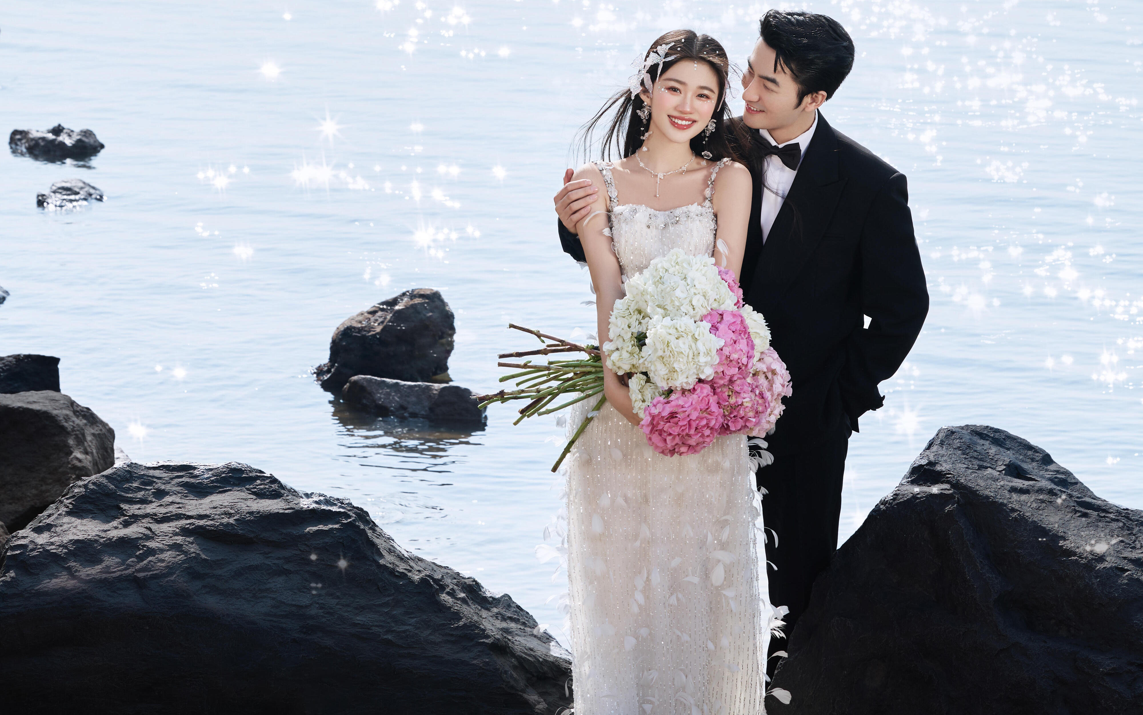 海边礁石拍照是的美人鱼的浪漫魔法吗