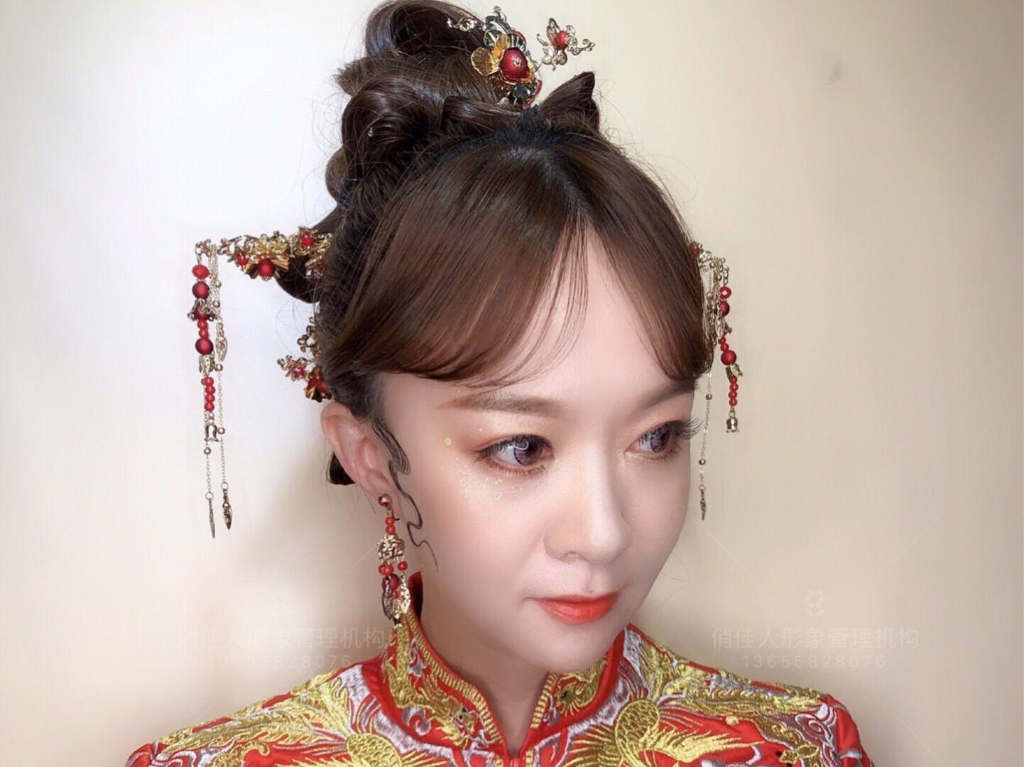 【俏佳人】专业新娘造型订制，全天新娘跟妆