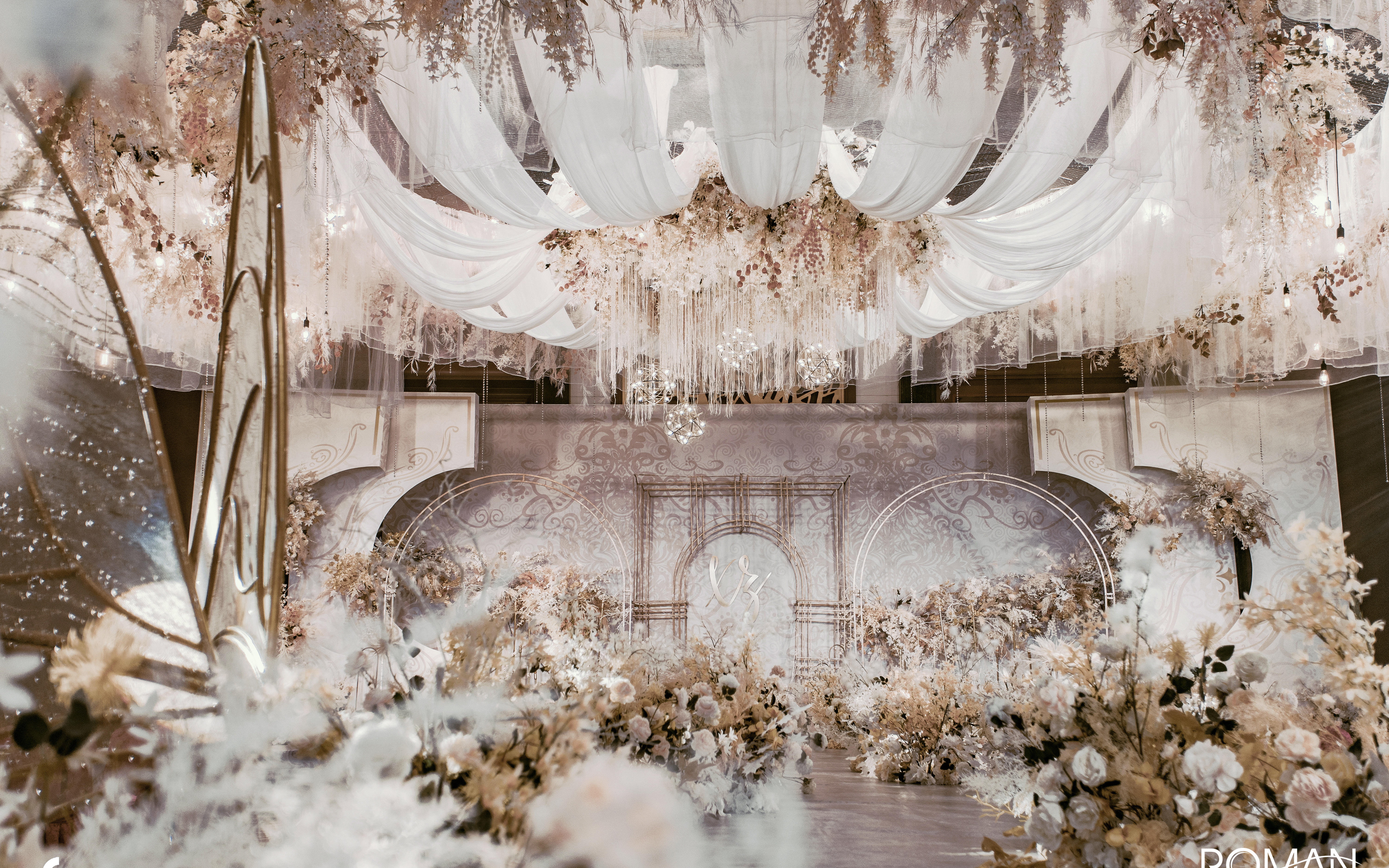 爱你的心情很长，如花海、云层延绵不绝