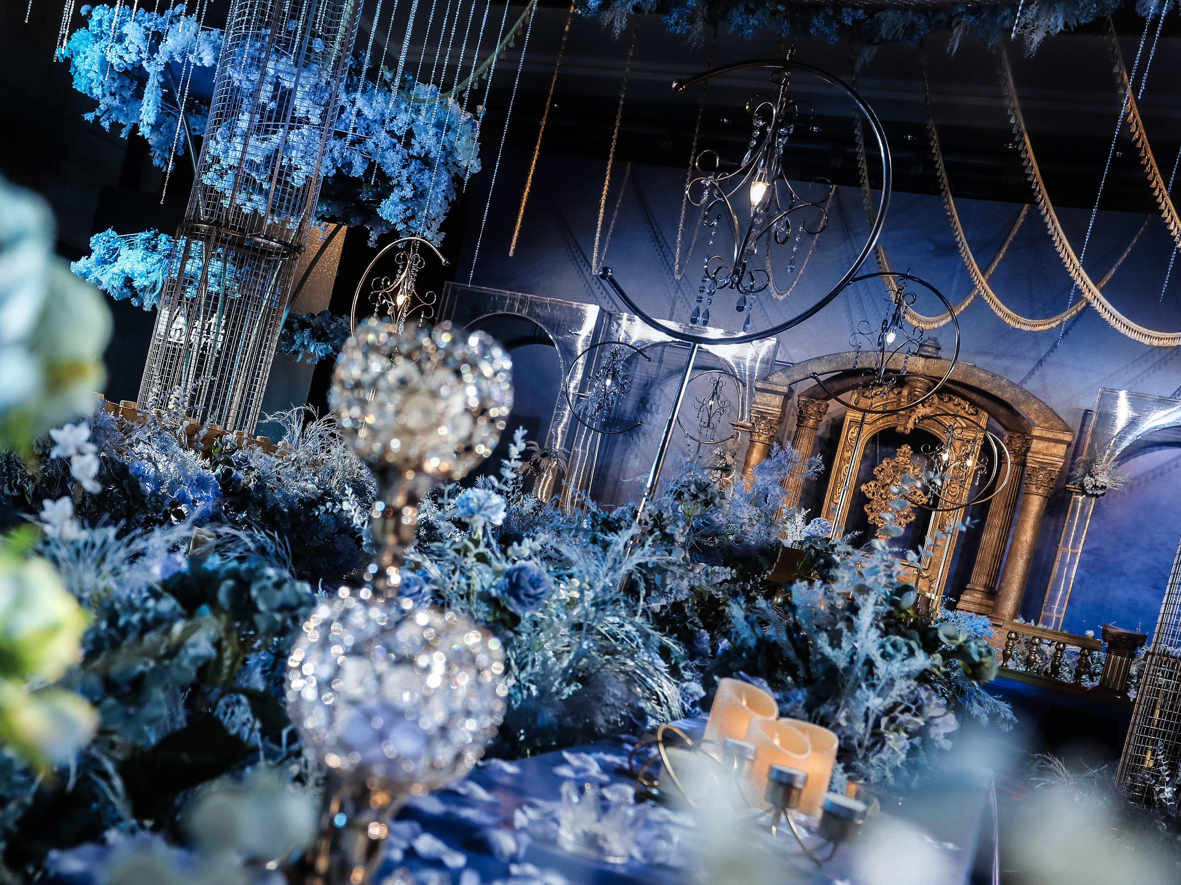嘉悦宴会设计｜蓝金色系低调奢华复古婚礼