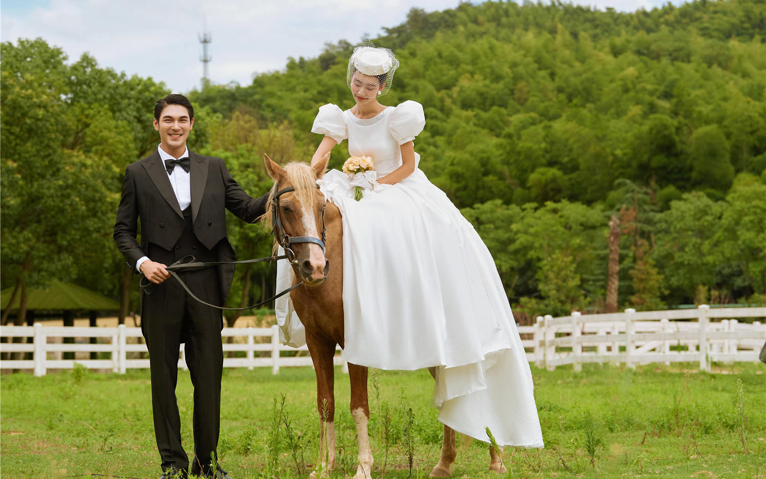 这组马场婚纱照直接戳中了我的英伦贵族心！