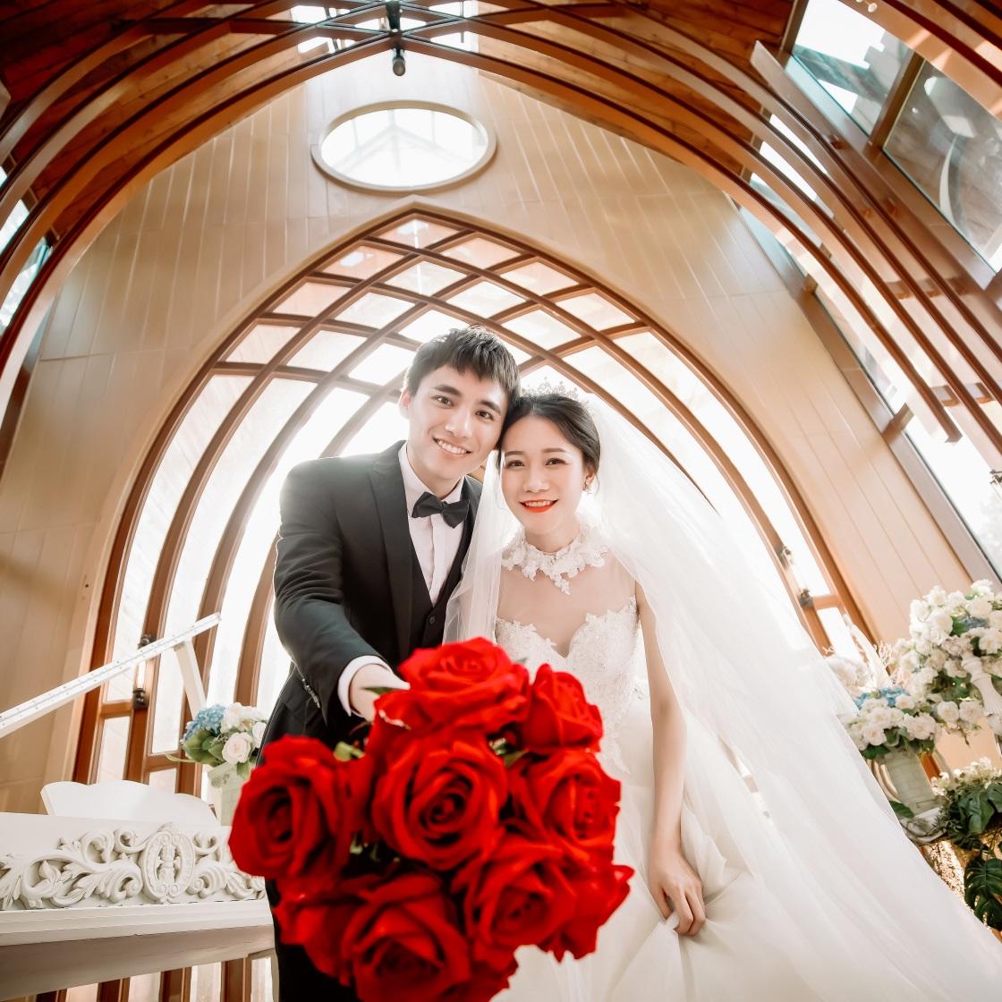 维多利亚婚纱 6999元金陵南京现4999元