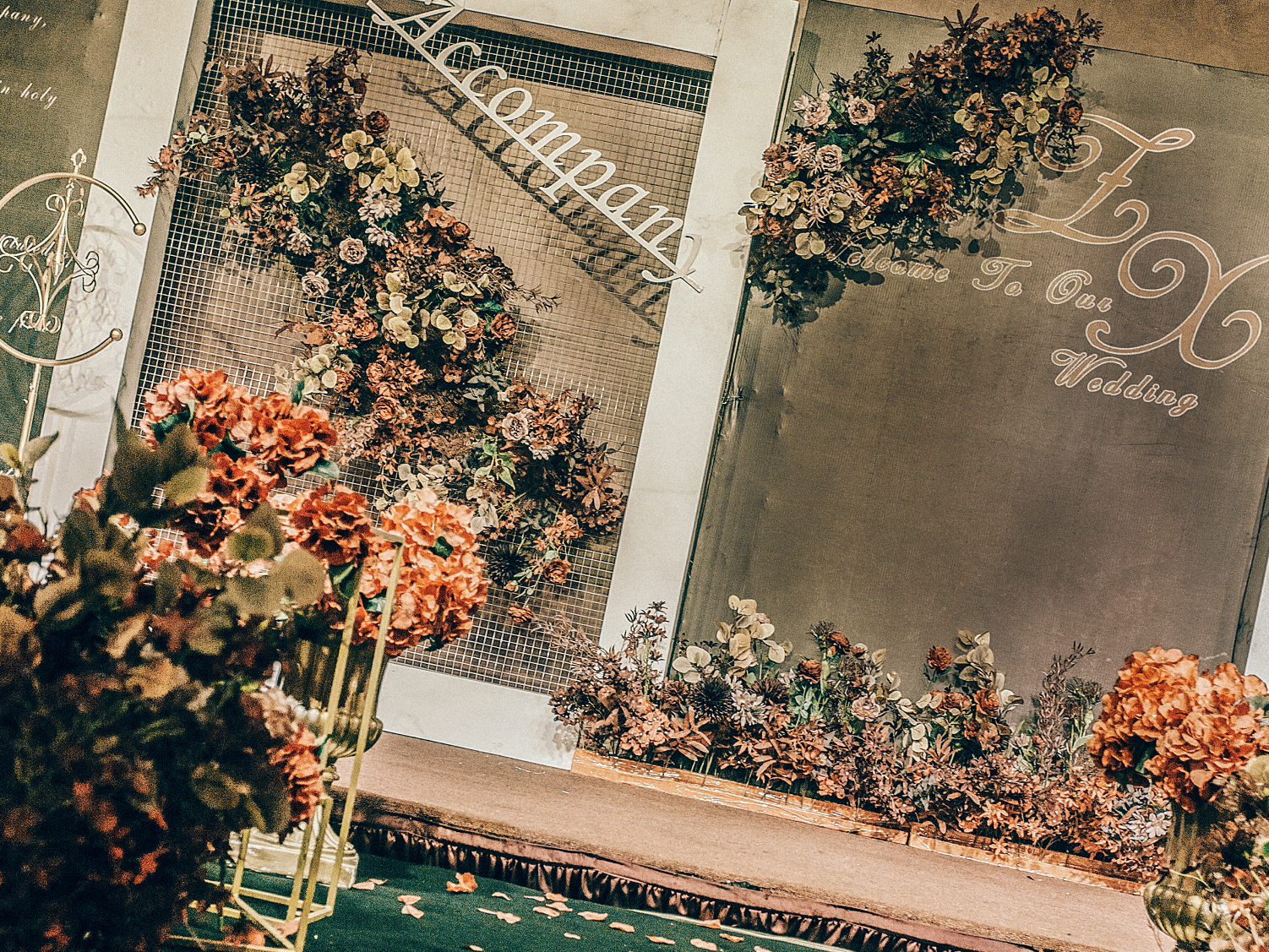 火龙腾红黑色浪漫大气婚礼