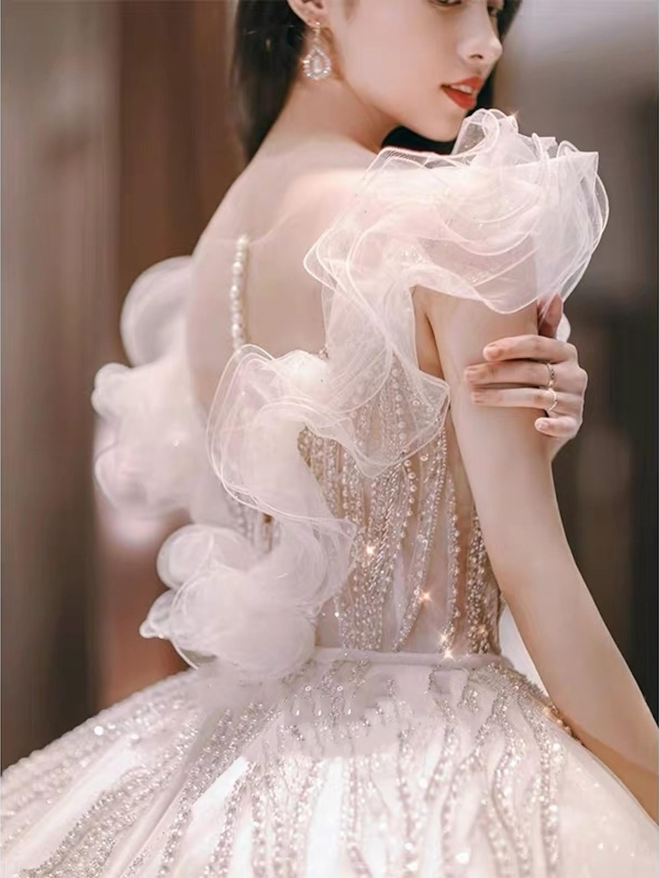 【人气推荐】高品质婚纱套系+赠送伴娘服