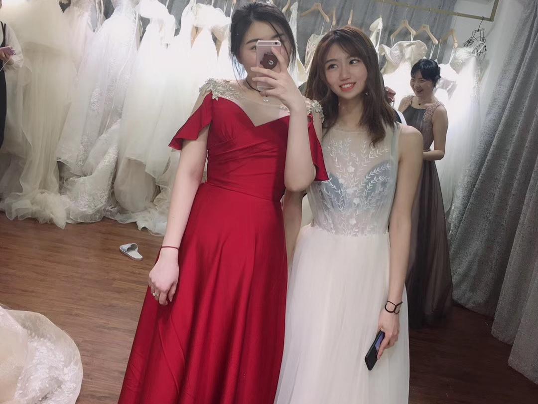 【超值套餐】拖尾婚纱+秀禾服+礼服+伴娘服