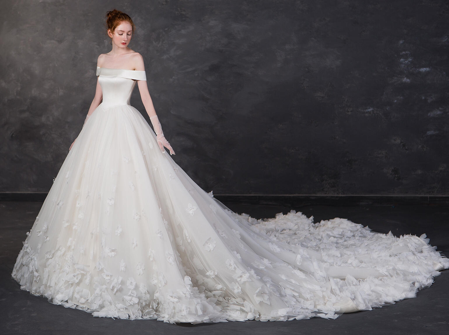 【木槿婚纱一站式套餐】人气爆款四件套+总监档跟妆