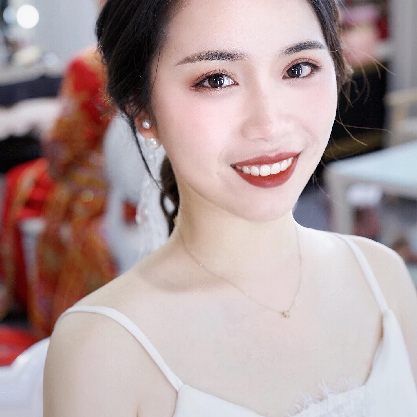 试妆篇 帮她们梳妆和记录美好，这份参与感，很喜悦
