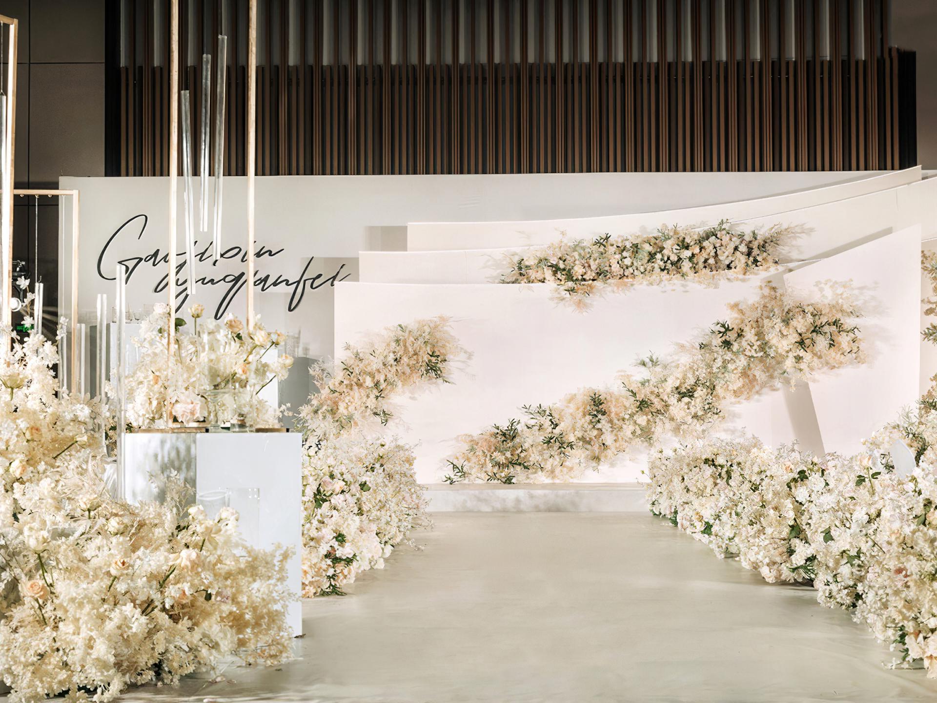 白色韩式线条形浪漫婚礼风格