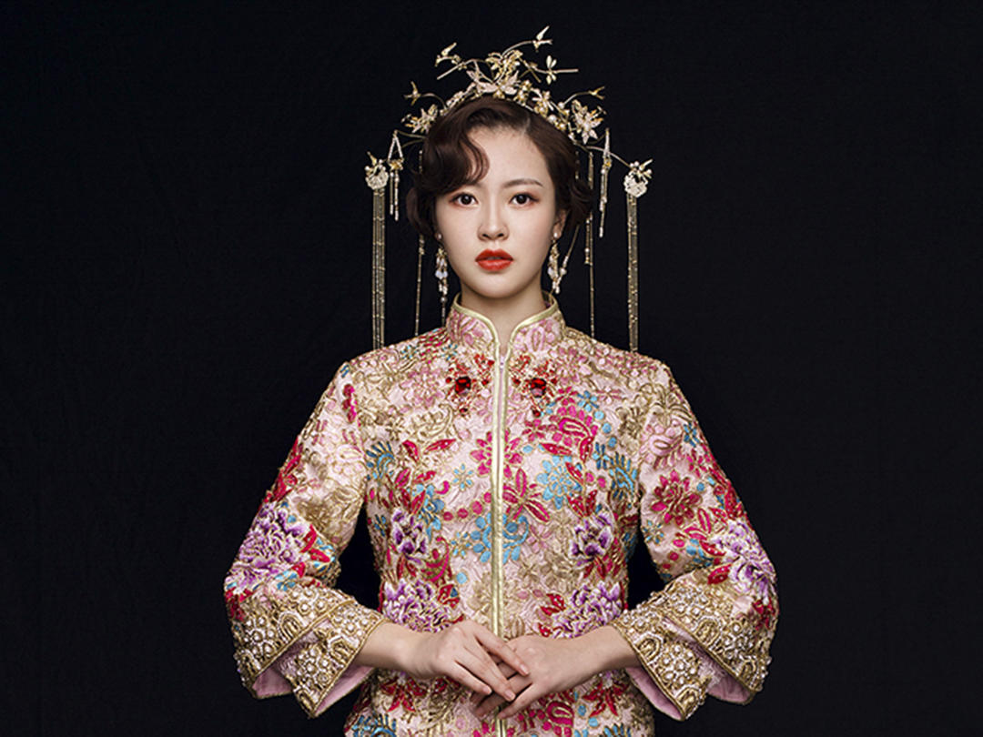 首席化妆师+定制妆容+全天跟妆+高定饰品+伴娘妆