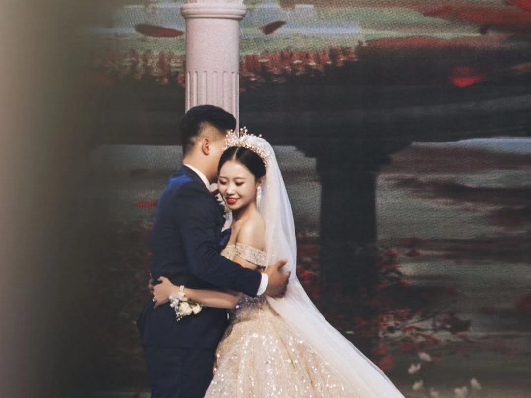 小预算温馨婚礼—香槟金安利给你