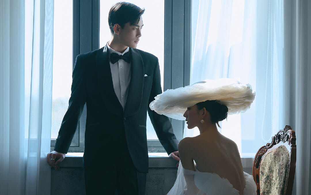 光影氛围下的你我