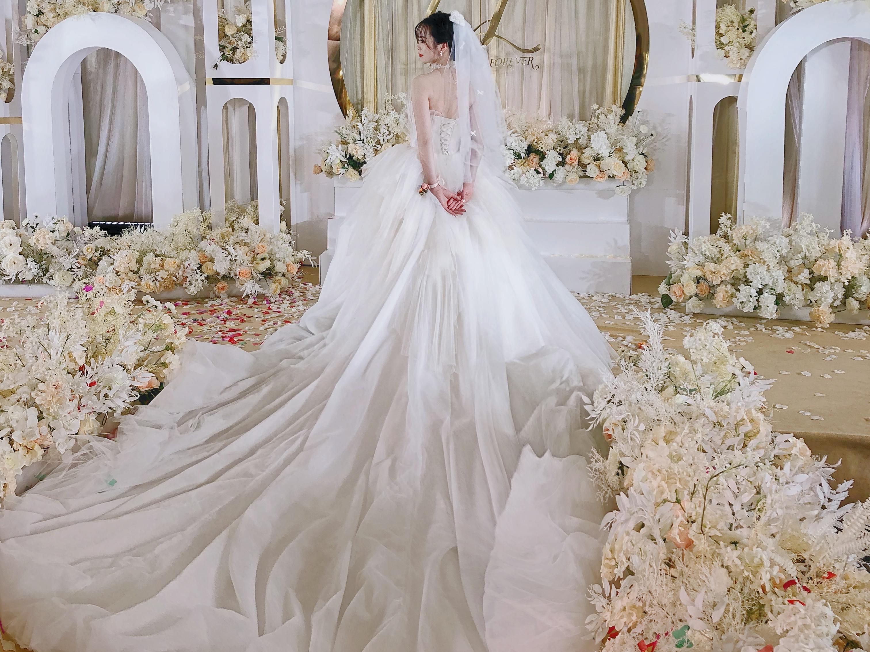 单租中式婚纱礼服套系，个别高定款除外