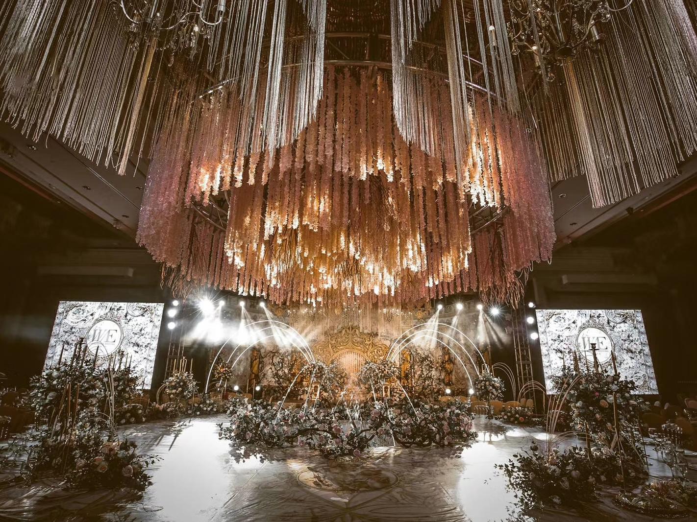 【Wedding Plus】金色吊顶轻奢婚礼布置