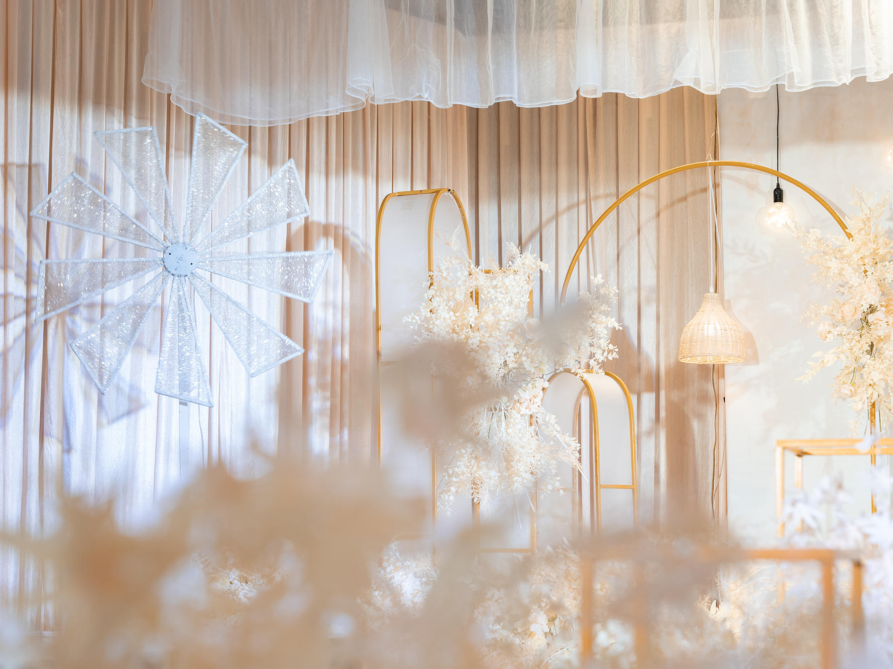 布置含主持跟妆(色系款式可选可升级加摄像或摄影)