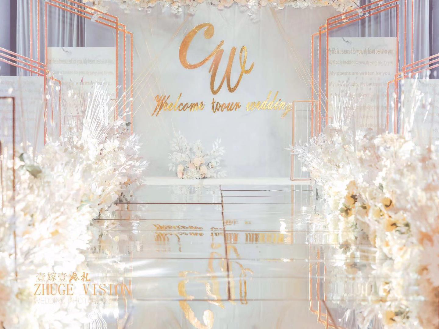 【送云南6天5晚豪华游】主持，摄像，化妆师包套