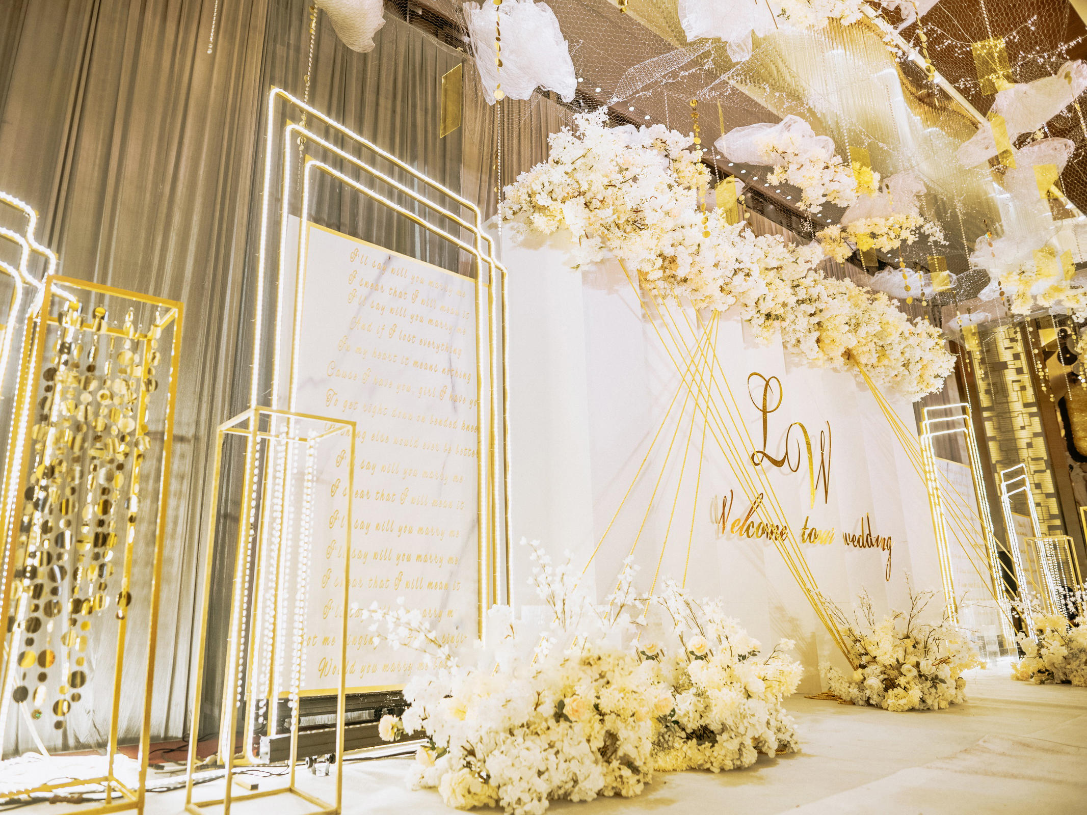 2020黄白色简约婚礼【情书】