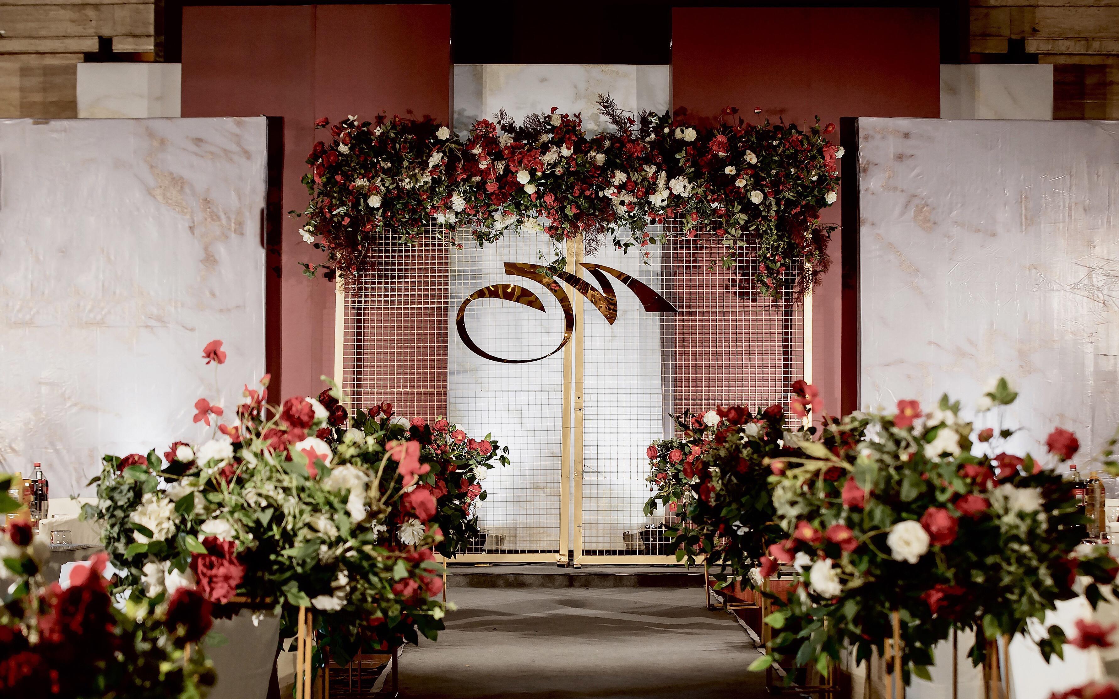 红金色系简约婚礼，适合中小场地