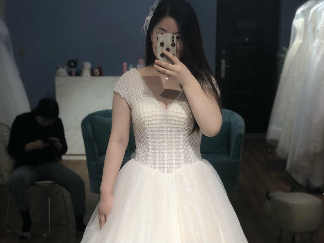 超值套餐：精品秀禾+齐地婚纱+敬酒服+跟妆