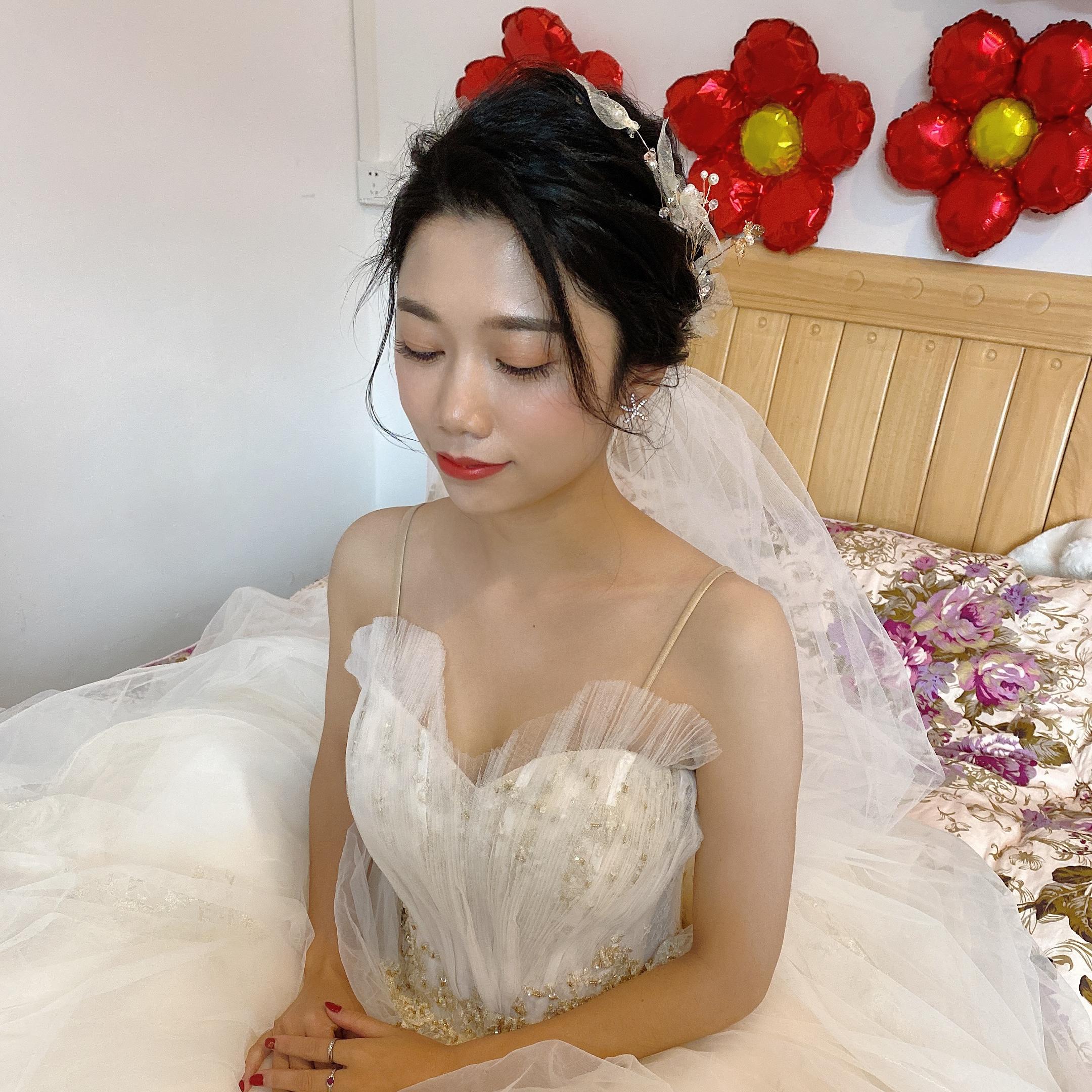 11.30肇庆-封开新娘全天跟妆三个造型