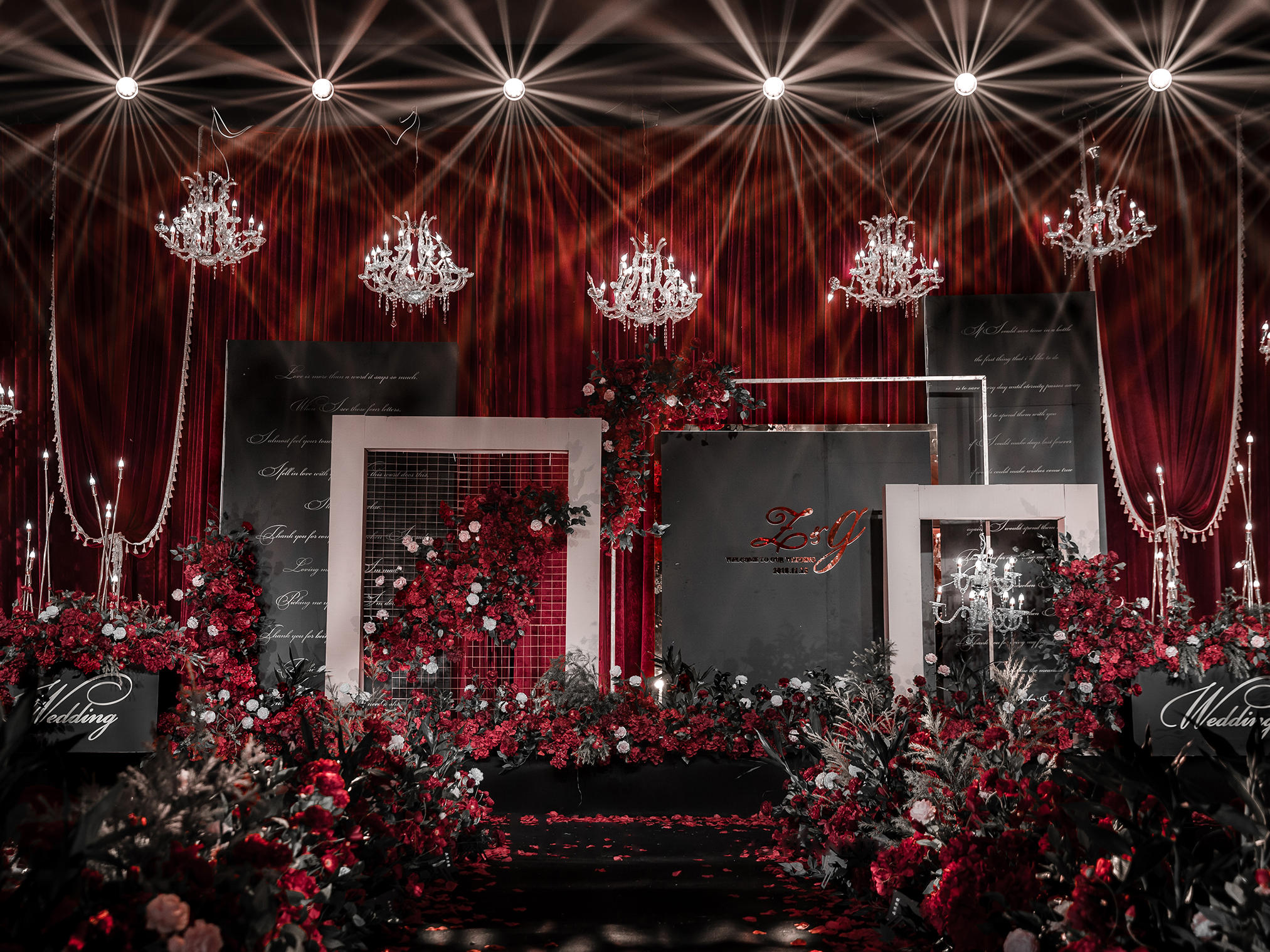 【时尚轻奢】红黑大气婚礼 玫瑰花团+水晶流苏吊顶