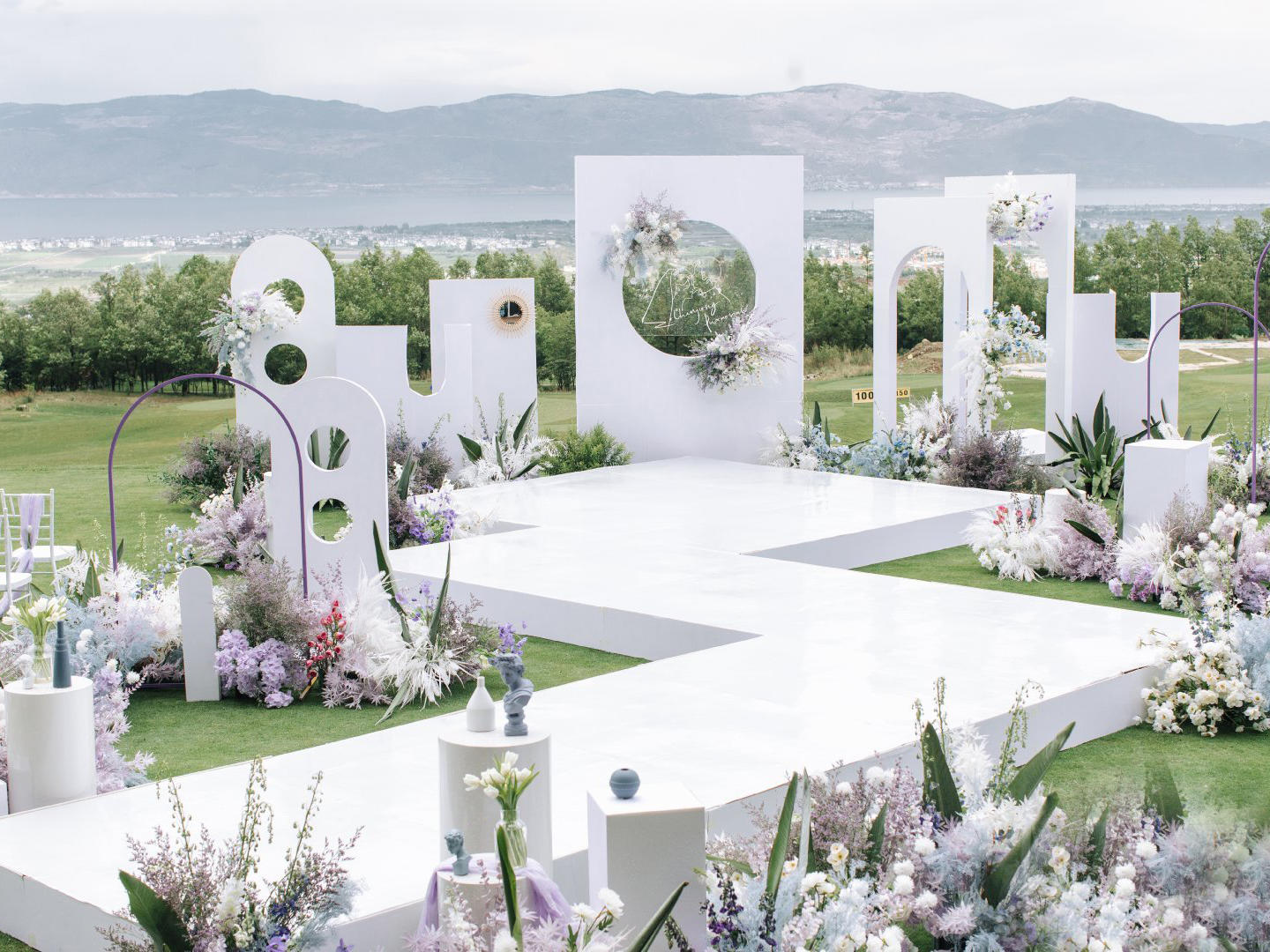 人气鲜花户外婚礼/超高性价比/限时抢购中