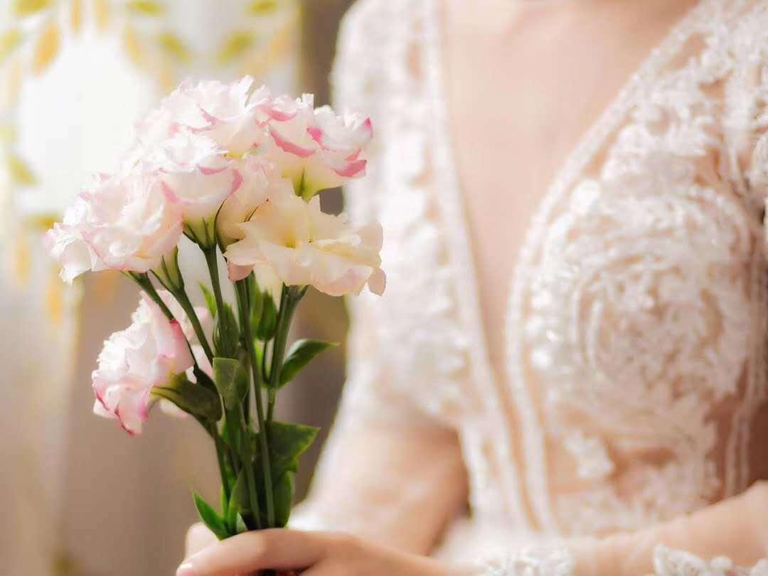 【蒂美定制】精品婚纱礼服+半天跟妆