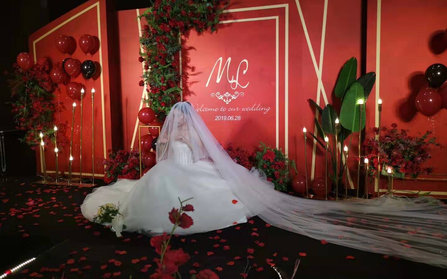 川妹子：独爱抹胸星空齐地纱