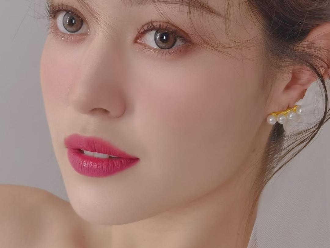 高级化妆师+全天跟妆+3套妆造+赠送妈妈伴娘