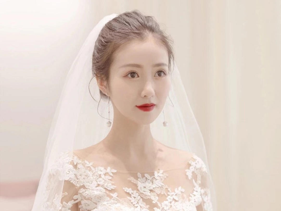 【跟妆+礼服】首席跟妆+婚纱礼服8件套，一价全含