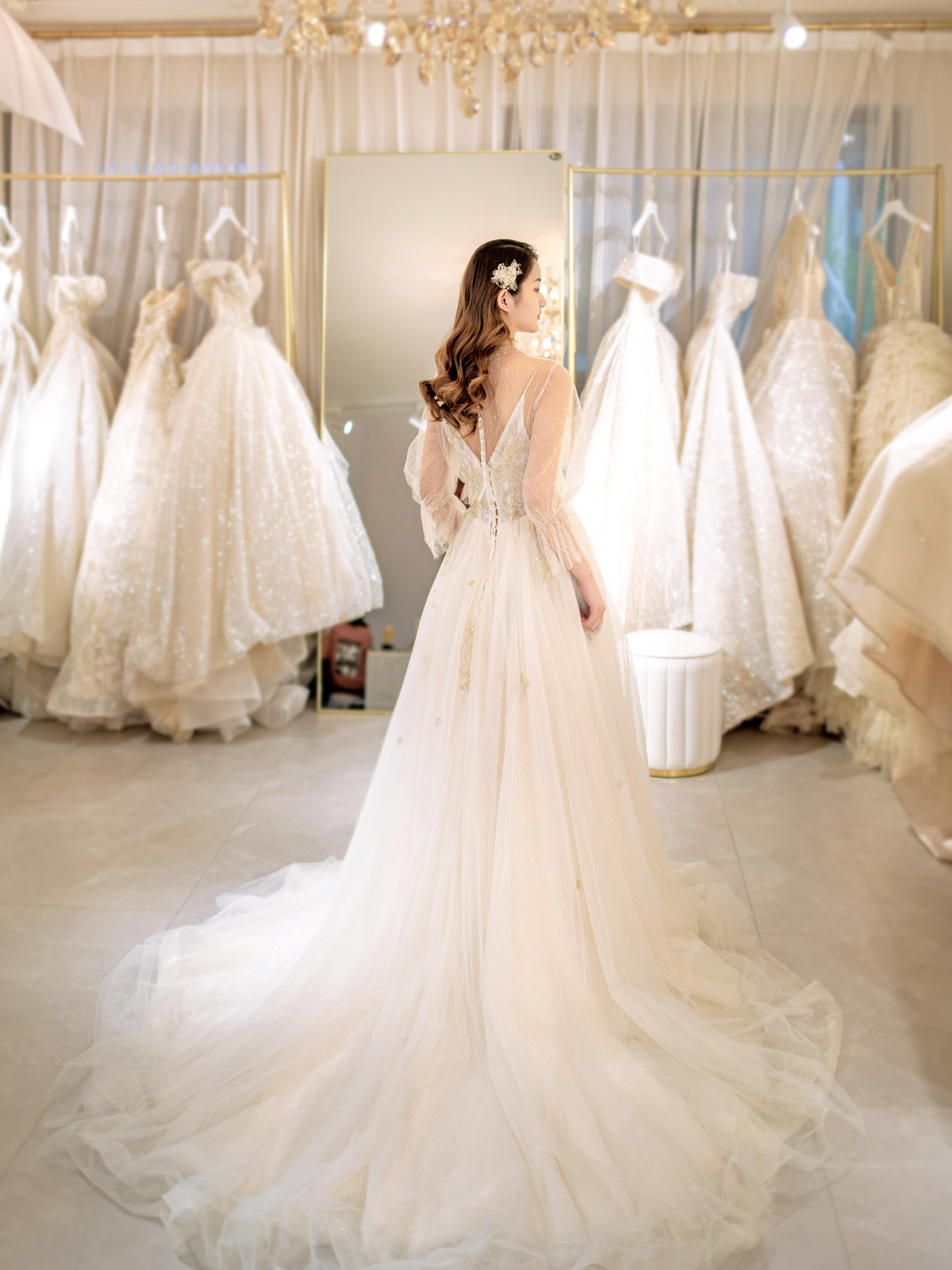 【热卖套餐】国外设计师品牌婚纱+秀禾+礼服