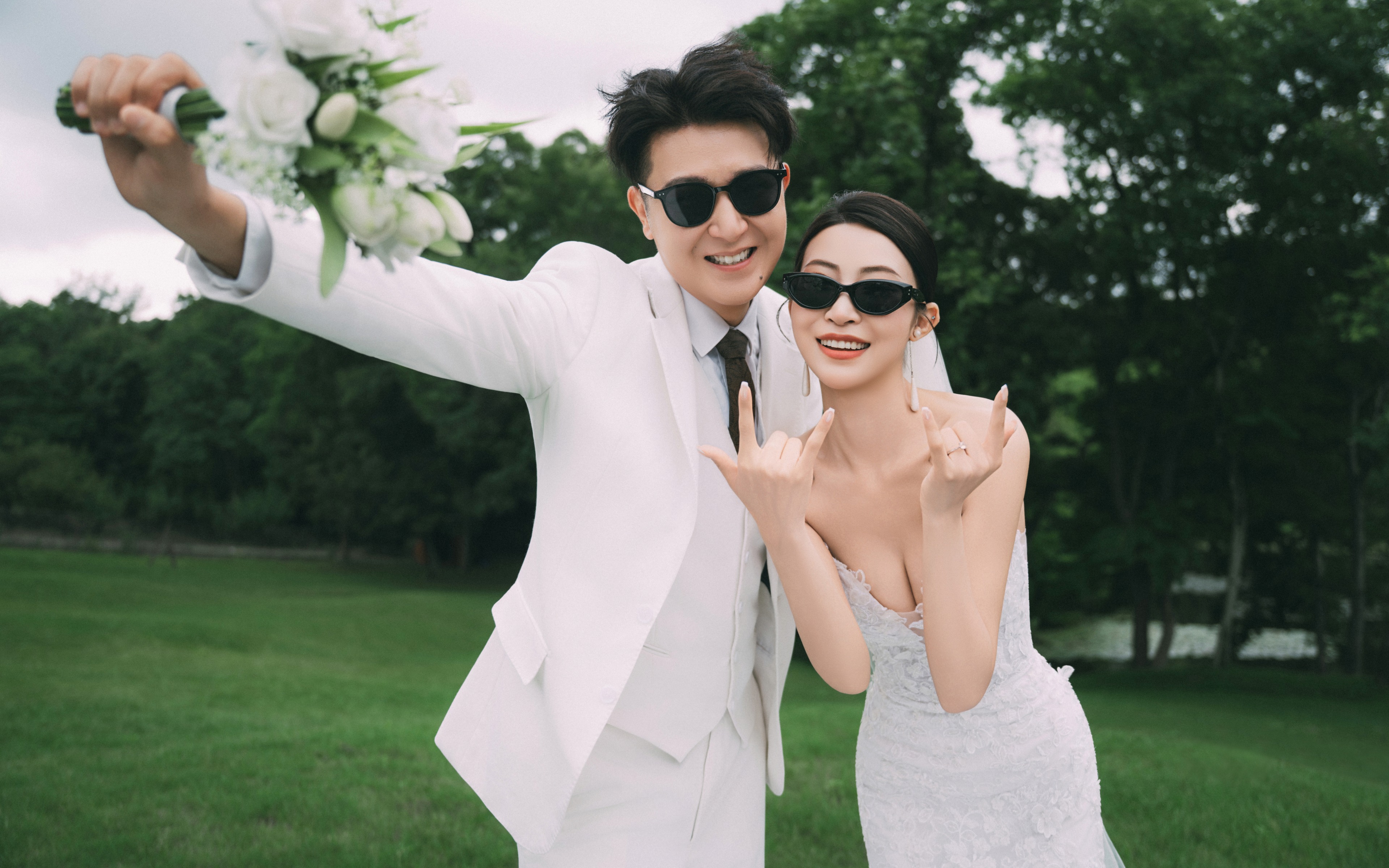 【雪彩客片】拍了4组婚纱照，最喜欢这2套主题！