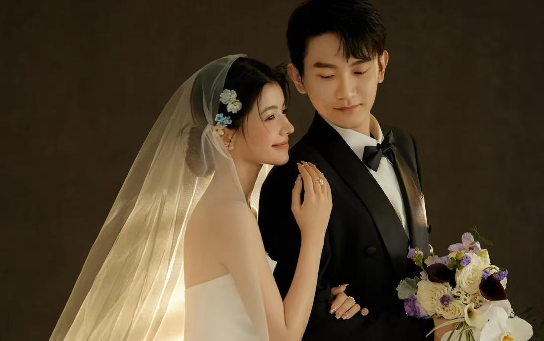 輕復(fù)古油畫婚紗照  /  經(jīng)典珍藏