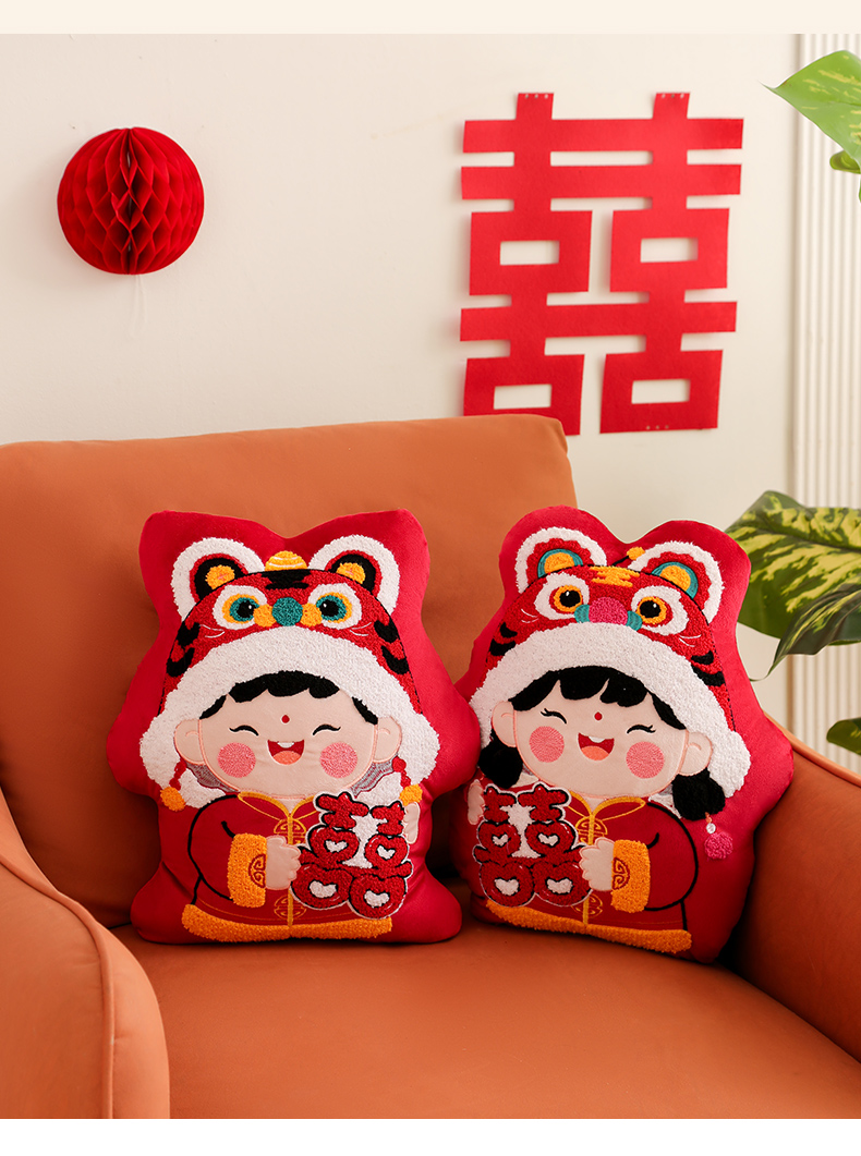 1对刺绣抱枕压床沙发靠背婚房布置