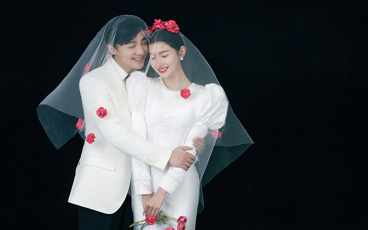 去繁就簡的浪漫??黑背景韓式婚紗照