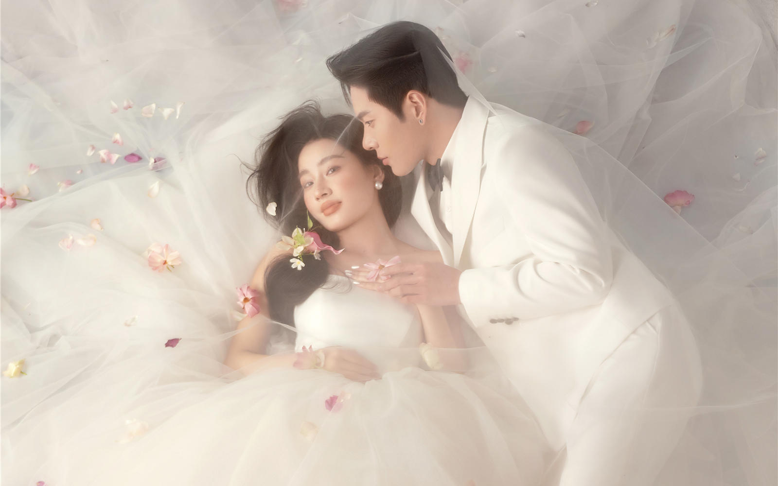 好欲啊❗️好喜欢这组梦幻少女心氛围感婚纱照🎀 