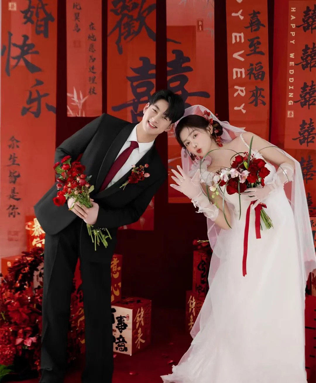 旺季搶檔?不滿意就重拍?浪漫主義口碑私人定制婚紗