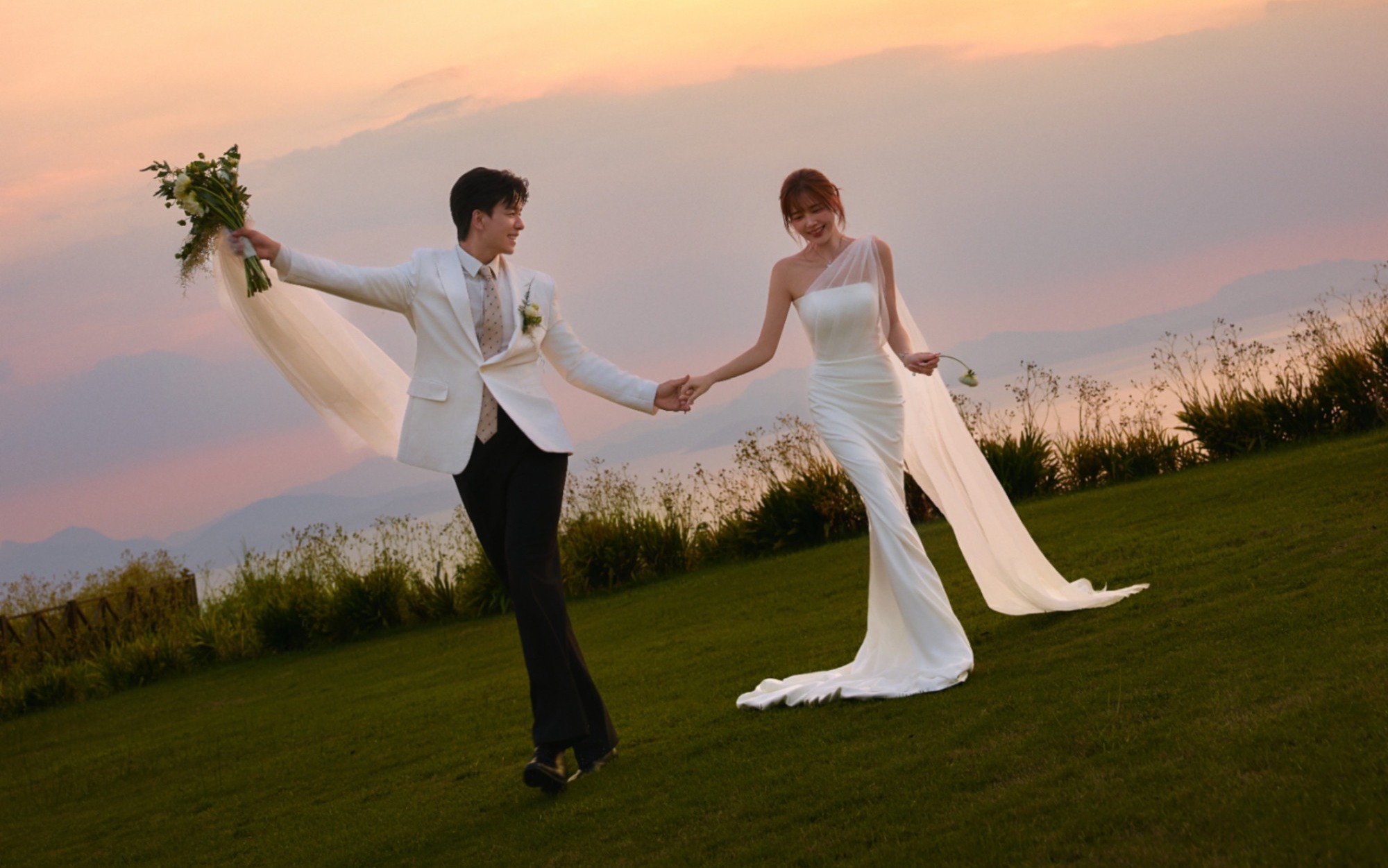 救命…这么美的夕阳草坪婚纱照我怎么才发现